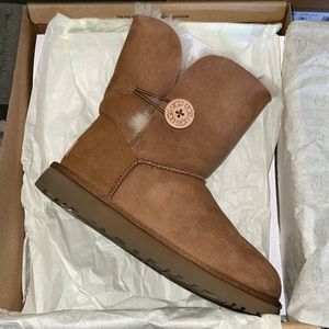 UGG BAILEY BUTTON II